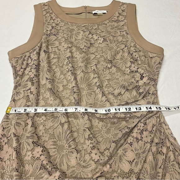 Calvin Klein Sleeveless Sheath Dress Size 14 Ruched Stretch Floral Lace Taupe - Picture 10 of 14
